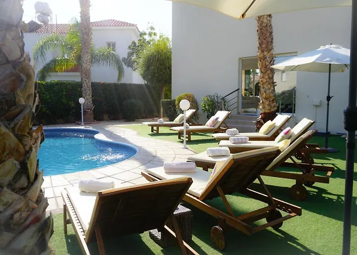 Oasis By Ezoria Vilă *